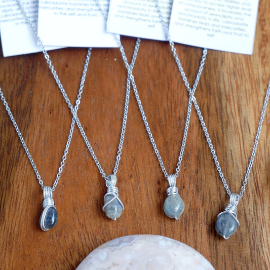 Free-form Oval Labradorite Necklace
