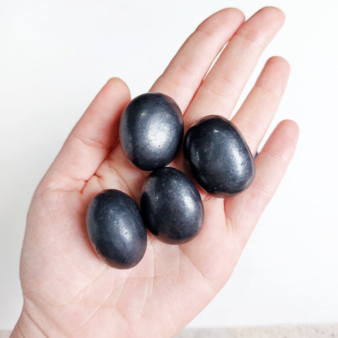 Pietre Naturali Di Shungite Grezza Lucidata - 0,5 Kg (1-2 Cm) Dalla Cava Zazhoginsky, Carelia - Marchio Keled Rocks